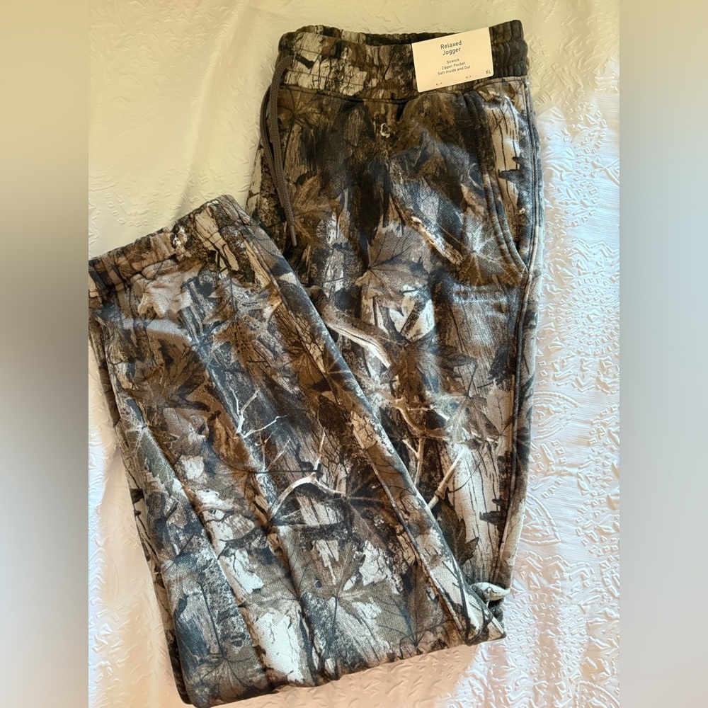 Hollister Camouflage Sweatpants - Brown and Gray